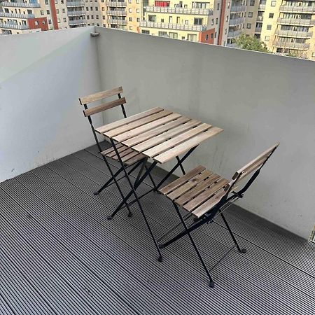 Entire 2 Bedroom Flat 런던 외부 사진